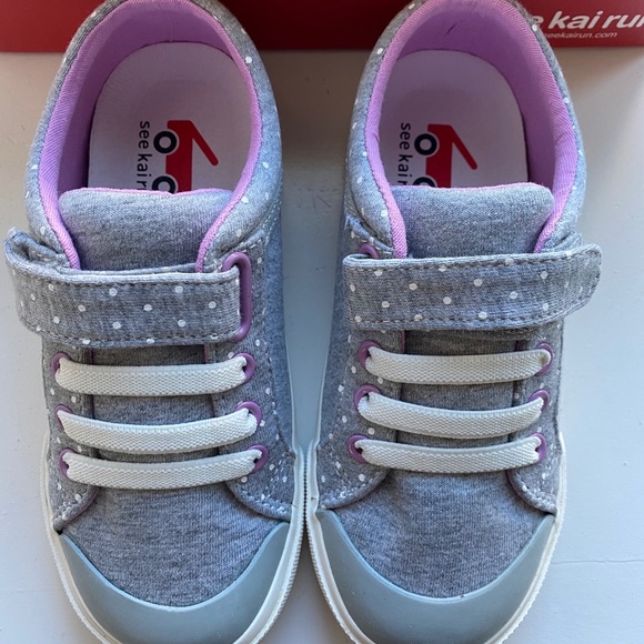See kai run girls gray sneakers size 11 new - Picture 3 of 4